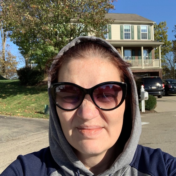 Meet Your Posher - Picture 2 of 4